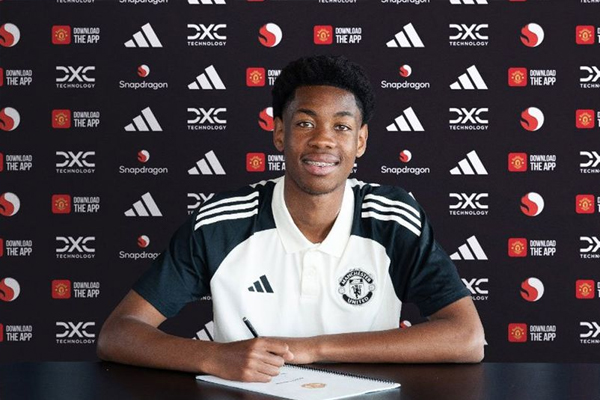 Resmi! Bocah 18 Tahun ini Jadi Rekrutan Ketiga Manchester United